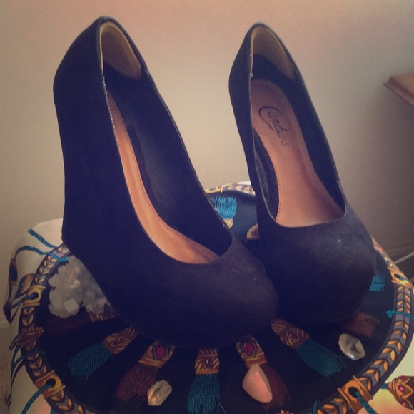 Candies Black Velvet Pumps, Close-toe - Picture 6 of 7